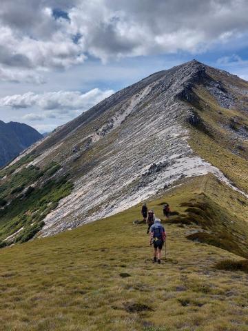 Approaching the traverse under pt 1653