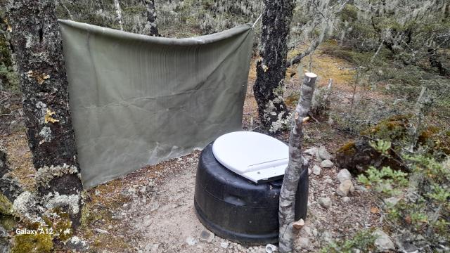 Lockett camp thunderbox with privacy screen